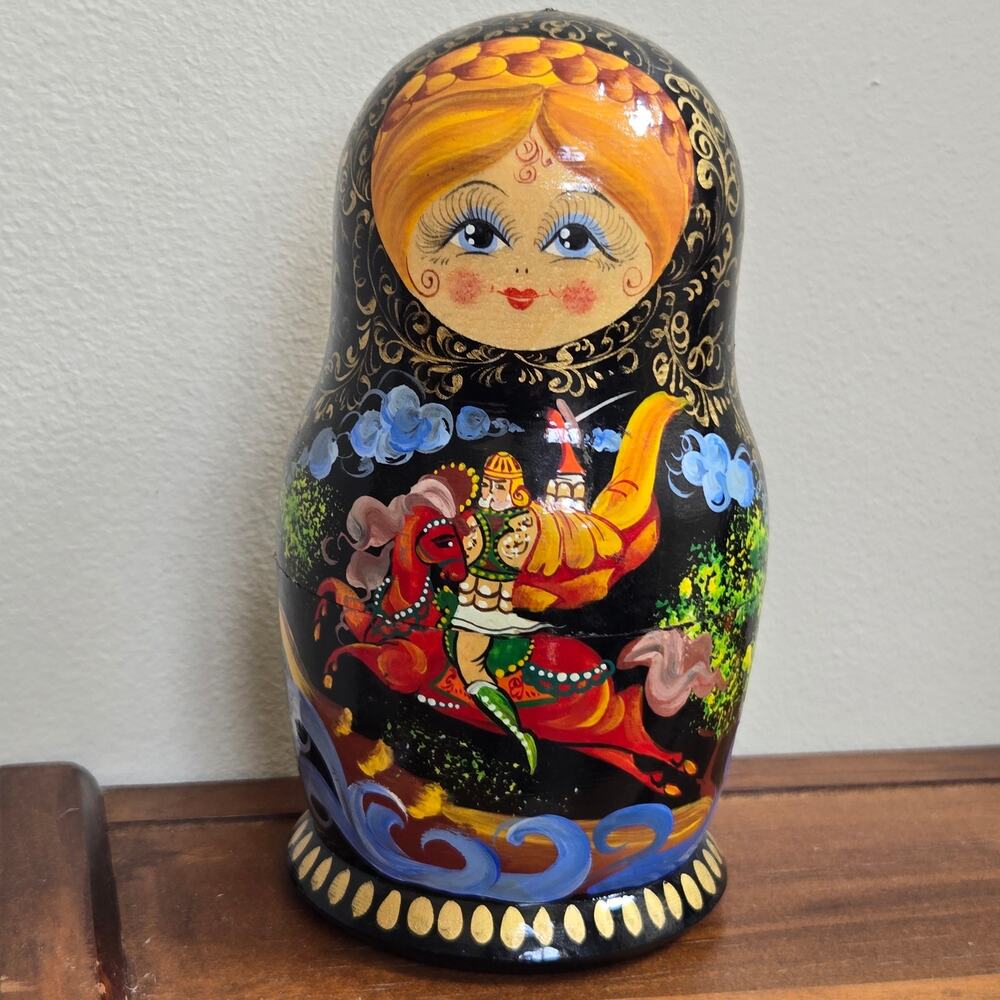 Vintage Matryoshka Nesting Doll 5 Dolls Beautifully Hand Painted Artist Signed